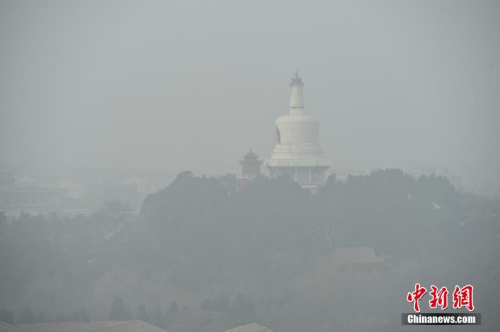 12月20日，北京大霧、霾預警雙發，局地能見度不足50米，整個京城仿佛置身于“仙境”，分不清霧和霾。<a target='_blank' href='http://www.chinanews.com/' >中新網</a>記者 金碩 攝