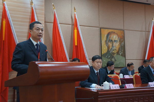 民革福建省委專職副主委兼秘書(shū)長(zhǎng)董良瀚講話。（記者 照寧攝）2