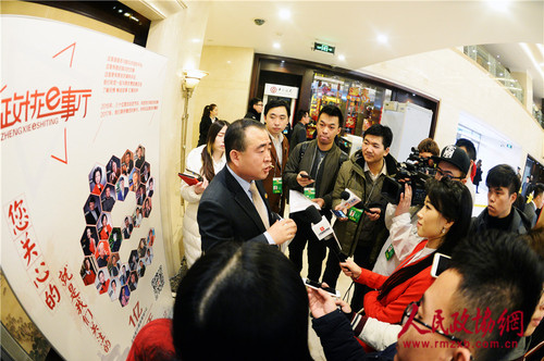 樸哲委員接受記者采訪