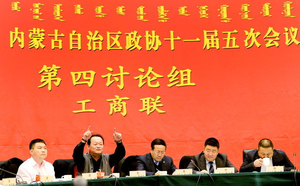 真正的能讓那些貧困的農牧民得到扶持，避免‘撒胡椒面’，錢也花了，但是事沒做成?！弊灾螀^區政協委員郗樹森說。