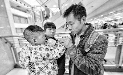 打股救子爸爸帶兒返京手術(shù)