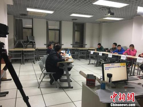 圖為面試現(xiàn)場(chǎng)。　黨田野 攝