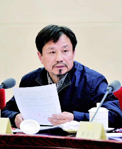 ◆董配永簡介    第十二屆全國政協(xié)委員，致公黨中央委員、致公黨中央環(huán)境與可持續(xù)發(fā)展委員會副主任。生于1963年9月，河北灤縣人，現(xiàn)為華夏董氏兄弟商貿(mào)集團董事局主席。先后榮獲過4屆“中華慈善獎”、“中國十大慈善企業(yè)”、“中國十大慈善家”、“全國五一勞動獎?wù)隆薄⑷珖皭蹏鴵碥娔７丁薄ⅰ爸鹿h扶貧開發(fā)工作先進個人”等稱號。