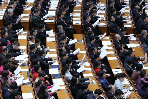 新華社照片，北京，2017年3月3日 
    全國政協十二屆五次會議在京開幕
    3月3日，中國人民政治協商會議第十二屆全國委員會第五次會議在北京人民大會堂開幕。
    新華社記者 劉衛兵 攝
