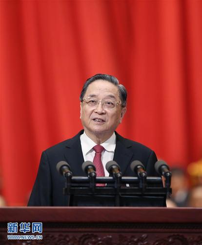 俞正聲代表政協(xié)第十二屆全國委員會常務委員會作工作報告。新華社記者 姚大偉 攝