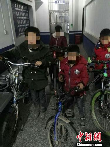 說(shuō)走就走！云南四小孩騎行8小時(shí)被民警“撿到”