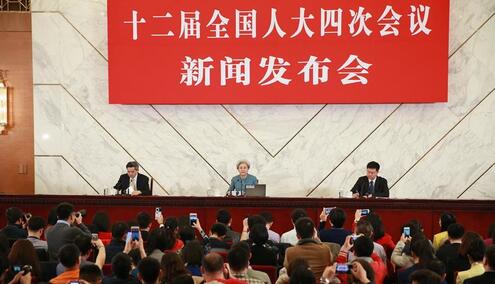 十二屆全國人大四次會議新聞發言人傅瑩與記者見面
