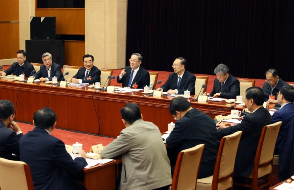 俞正聲參加社會科學、新聞出版界委員聯組討論側記