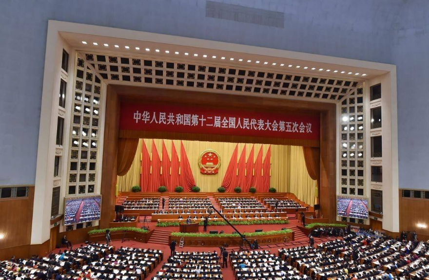 李克強：推行垃圾分類制度 培育壯大節能環保產業