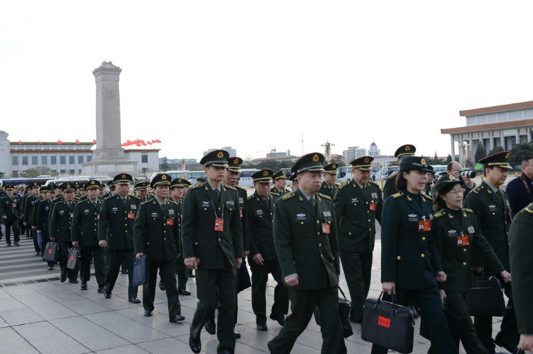 李克強(qiáng)：做好退役軍人安置工作 加大就業(yè)援助力度