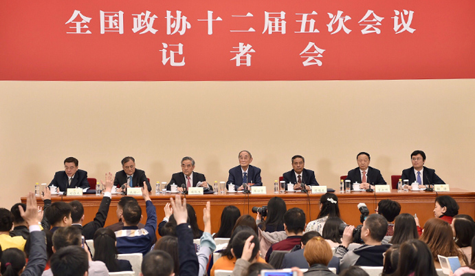 政協(xié)委員談促進(jìn)經(jīng)濟(jì)平穩(wěn)健康發(fā)展 
