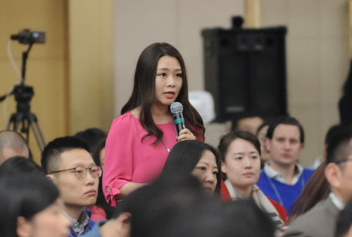 法制晚報(bào)記者提問(wèn)