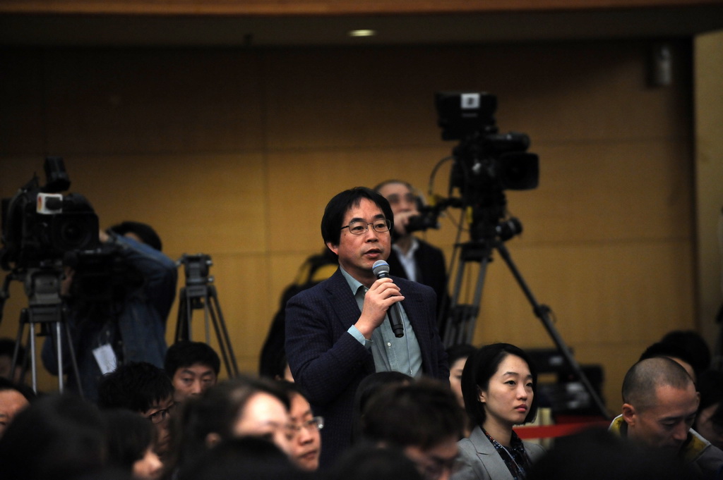 亞洲通訊社記者提問“保護(hù)農(nóng)民土地權(quán)益”
