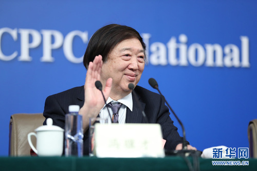 圖為馮驥才回答記者提問。