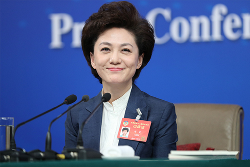圖為全國(guó)政協(xié)委員海霞。_副本
