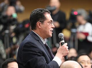 卡塔爾半島電視臺記者提問“中國在中東局勢問題上的作用”