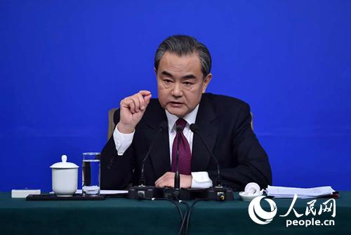 圖為2017年3月8日上午，外交部部長王毅回答中外記者提問。人民網記者翁奇羽攝