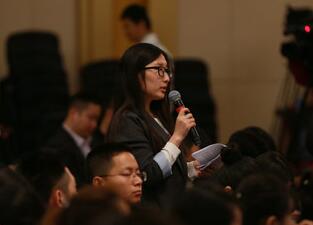 北京青年報記者提問“全國人大常委會立法任務履職”