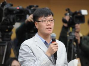 瞭望周刊記者提問“立法工作遇到新形勢挑戰”
