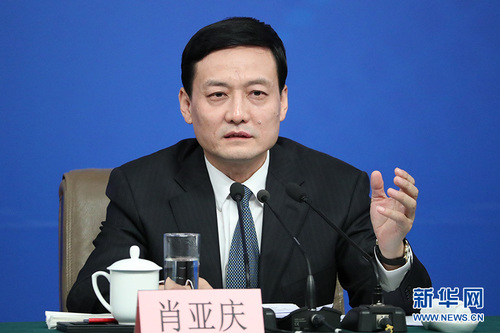 圖為國務(wù)院國有資產(chǎn)監(jiān)督管理委員會主任肖亞慶回答記者提問。