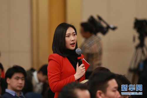 圖為深圳衛視記者提問