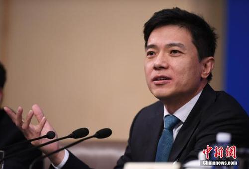 資料圖 李彥宏回答記者提問。<a target='_blank' href='http://www.chinanews.com/'>中新社</a>記者 侯宇 攝