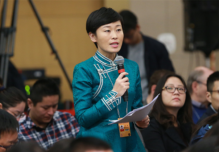 內蒙古廣播電視臺記者提問“內蒙古在全國制造業布局中的角色定位”