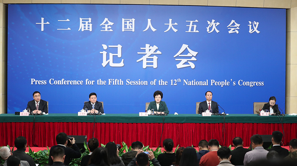 國(guó)家衛(wèi)生計(jì)生委主任李斌等答記者問(wèn)