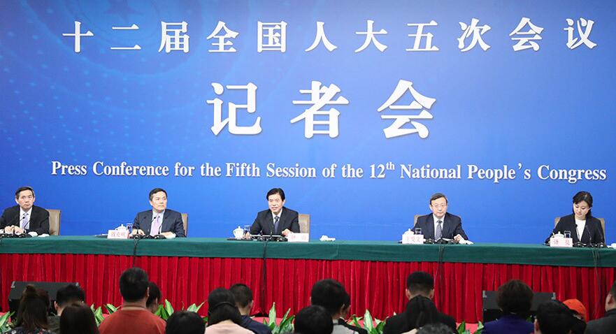 十二屆全國人大五次會議商務(wù)部負(fù)責(zé)人就“改革開放調(diào)結(jié)構(gòu) 創(chuàng)新驅(qū)動促發(fā)展”答記者問