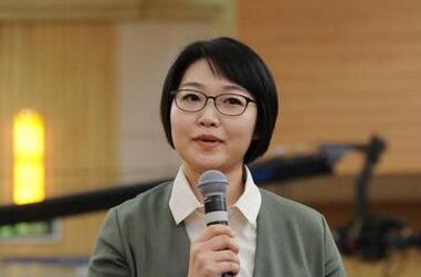 鳳凰衛視記者提問“大病保險實效”