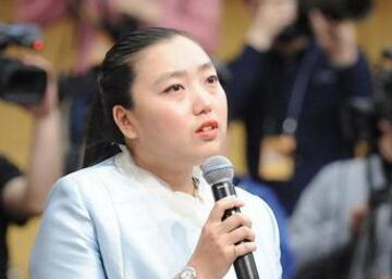 中央電視臺記者提問“全面兩孩政策”