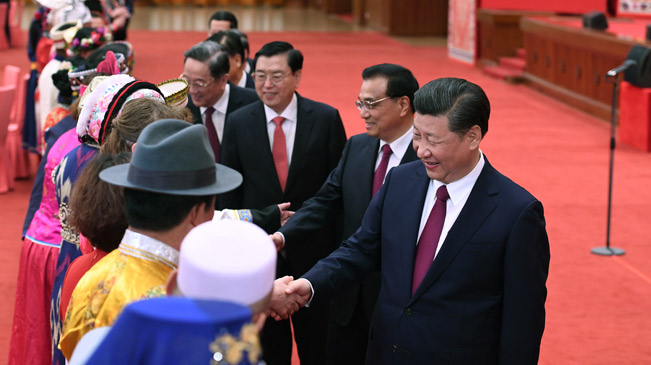習(xí)近平等出席全國(guó)兩會(huì)少數(shù)民族代表委員茶話會(huì)