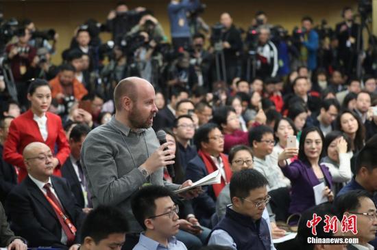 歐洲媒體評中國兩會(huì)：增長更“結(jié)實(shí)” 向霧霾宣戰(zhàn)