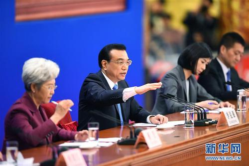 3月15日，國務(wù)院總理李克強在北京人民大會堂與中外記者見面，并回答記者提問。 新華社記者 陳曄華 攝