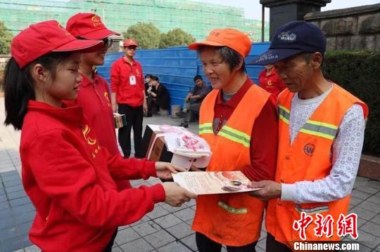 小義工有大善舉 浙江諸暨“義二代”平均年齡11歲 店口鎮義工協會提供 攝