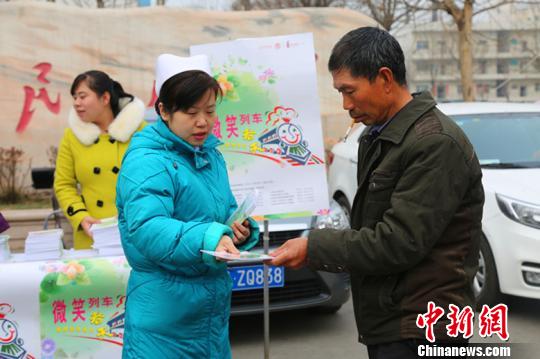 每年3月20日是世界口腔病日。在活動當天的現場，山西慈善總會工作人員和醫院整形外科醫護人員為過路群眾發放宣傳資料，詳細講解項目情況及唇腭裂疾病知識?！∫鳌z