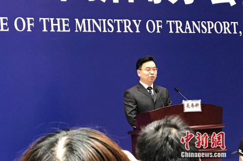 交通部新聞發言人吳春耕通報前兩月交通運輸情況。<a target='_blank' href='http://www.chinanews.com/' >中新網</a> 種卿 攝
