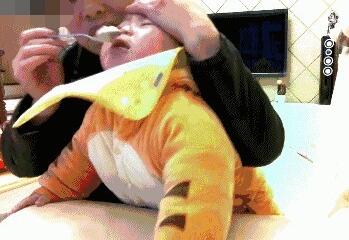 保姆掌摑1歲幼兒2