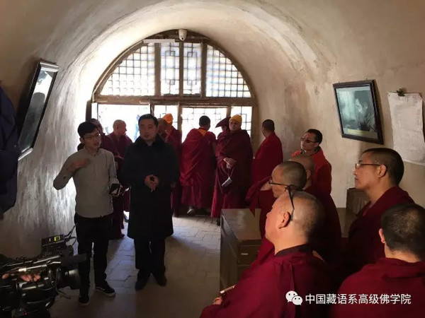 3月25日，中國藏語系高級佛學院第十三屆高級學銜班來到革命圣地延安，開啟畢業參觀學習之旅。_副本