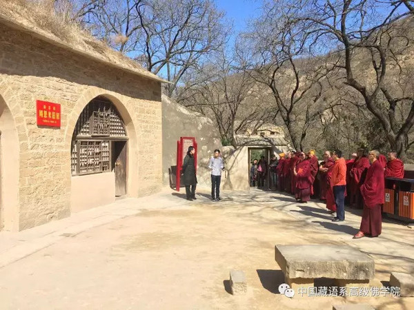 3月25日，中國藏語系高級佛學院第十三屆高級學銜班來到革命圣地延安。_副本