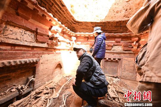 山西發(fā)掘出一座金元時期仿木結構彩繪磚雕墓葬。　考古所提供 攝