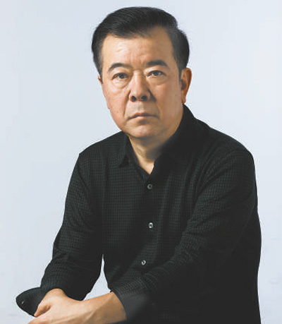周梅森，著名作家、編劇，江蘇省徐州人。中國(guó)作家協(xié)會(huì)主席團(tuán)委員、江蘇省作家協(xié)會(huì)副主席。