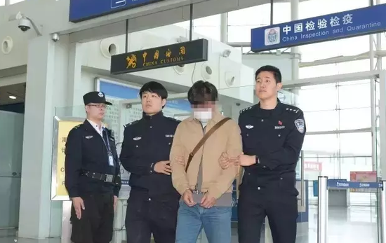 “天津版丁義珍”被勸返！身負(fù)億元重案逃國外！