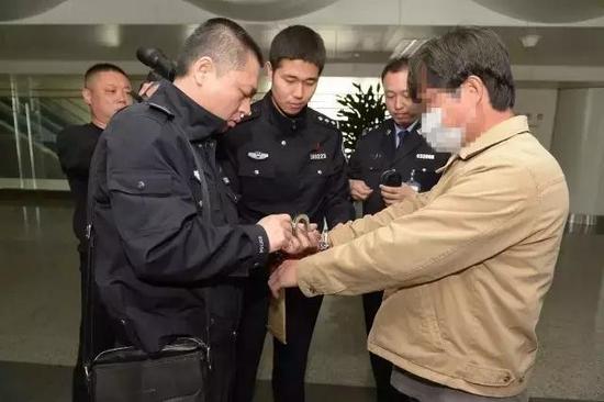“天津版丁義珍”被勸返！身負(fù)億元重案逃國外！