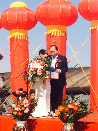 二、吉林省松原市長嶺縣委書記陳德明在“萬頃牡丹---華香長嶺”種植啟動儀式上致辭?！¤骱z影