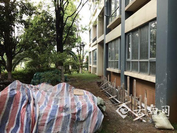 昆明一小區業主私挖地下室？業主：沒破壞地基是鋪設防水層