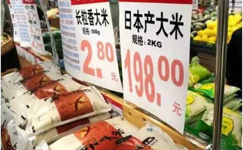 在國內某超市，日本產大米和國產大米的售價相差很大。
