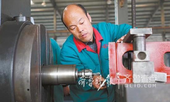 齊魯工匠李秀貴：初中沒念完，鉆研成總工程師