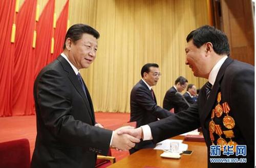 習(xí)近平號(hào)召“以勞動(dòng)為榮”：激勵(lì)勞動(dòng)者，托舉中國(guó)夢(mèng)