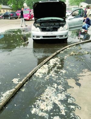 北京90余輛大巴私家車燒成空殼：楊絮遇明火轟燃